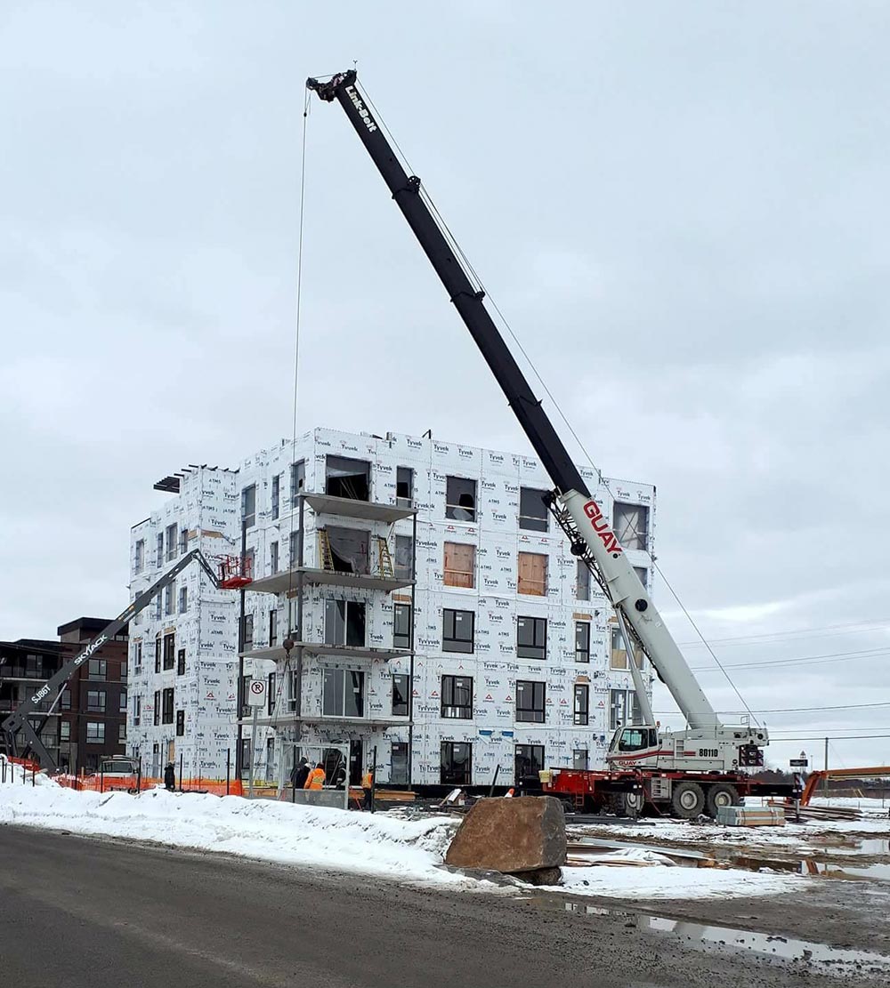 Installation toiture immeuble de condos à Mirabel